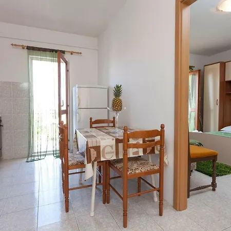 Ana アパート マカルスカ