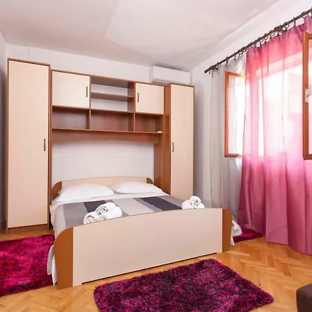 Ana アパート マカルスカ