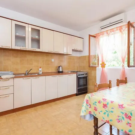 Ana アパート マカルスカ